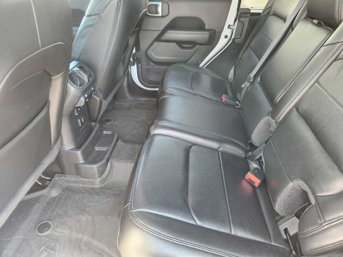 Used 2023 Jeep Wrangler Unlimited Sahara AWD/4WD image 9