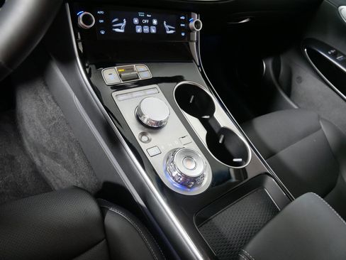 Certified 2026 Genesis GV70 2.5T AWD/4WD image 24