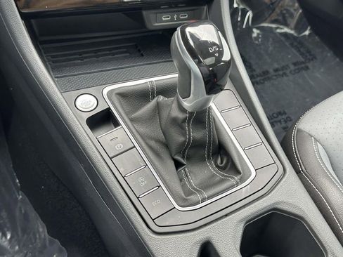 Certified 2025 Volkswagen Jetta SE w/ Sunroof Package image 30