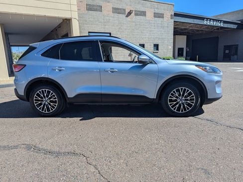 Used 2022 Ford Escape Titanium w/ Titanium Premium Package image 2