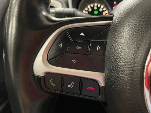 Used 2017 Jeep Compass Latitude FWD image 28