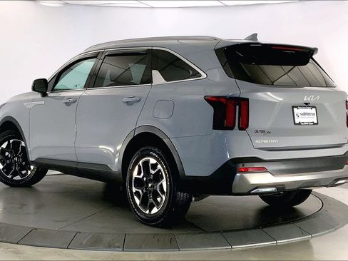 Used 2025 Kia Sorento S AWD/4WD image 10