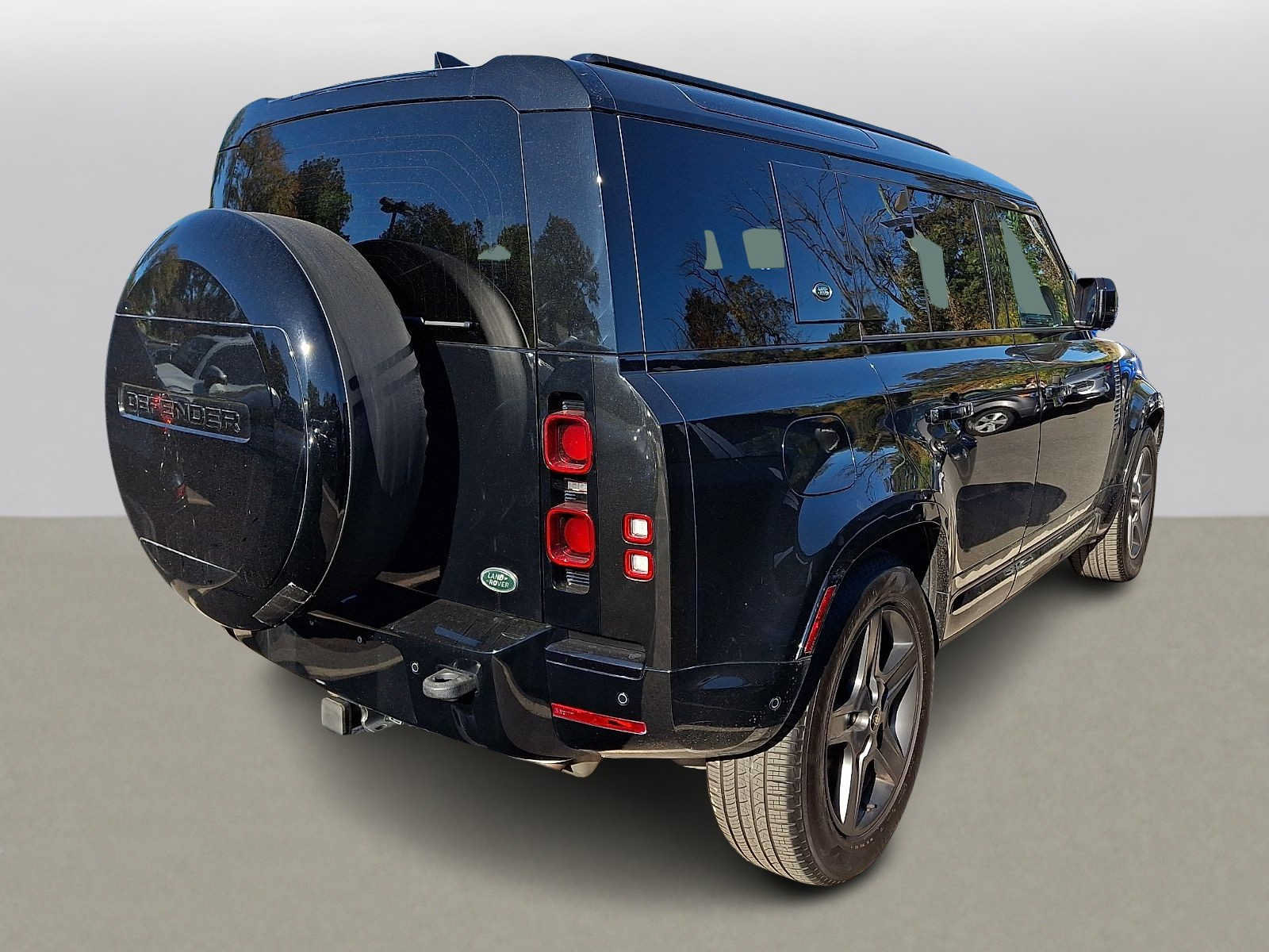 Used 2023 Land Rover Defender 110 X-Dynamic SE AWD/4WD image 3