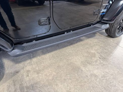 Used 2021 Jeep Wrangler Unlimited Sahara w/ Cold Weather Group AWD/4WD image 9