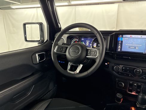 Used 2025 Jeep Wrangler Unlimited Sahara w/ Safety Group AWD/4WD image 29