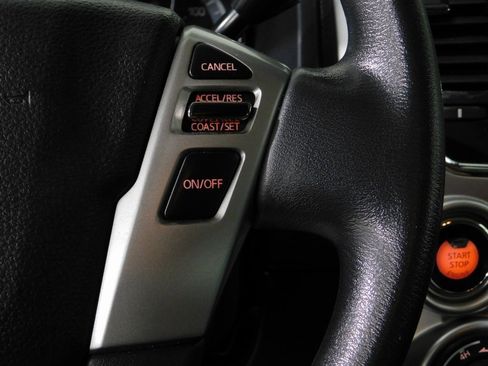 Used 2017 Nissan Titan SV image 48