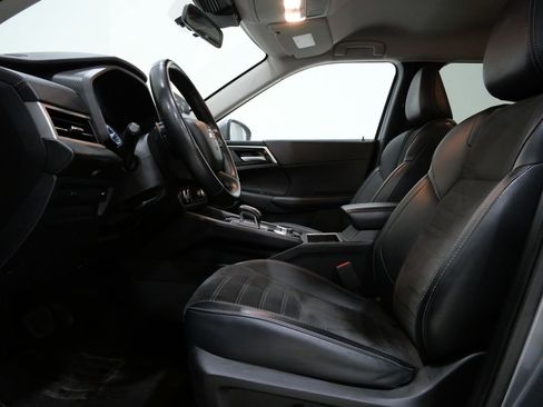 Used 2024 Mitsubishi Outlander SE image 12