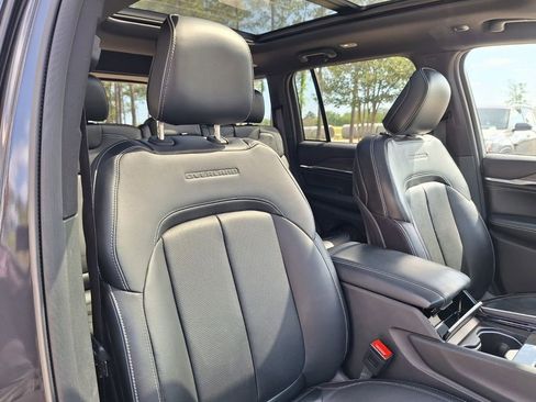 Used 2023 Jeep Grand Cherokee Overland RWD image 32