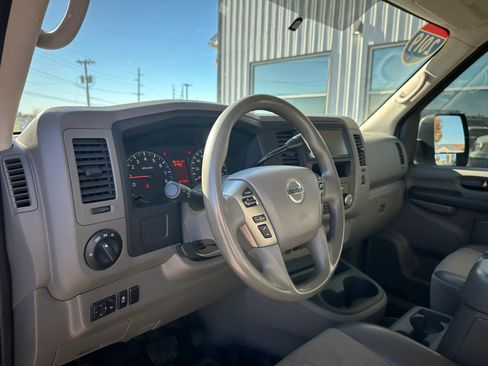 Used 2019 Nissan NV 2500 SV image 17