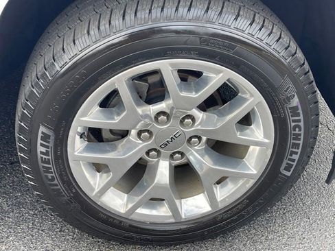 Used 2017 GMC Yukon SLT image 31