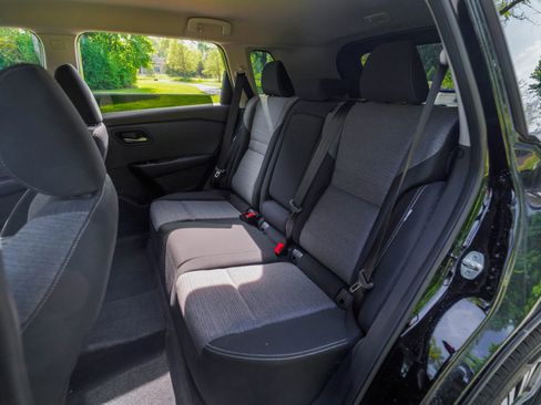 Used 2022 Nissan Rogue SV FWD image 26