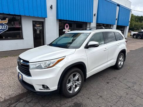 Used 2015 Toyota Highlander Limited w/ Driver Technology Package AWD/4WD image 2