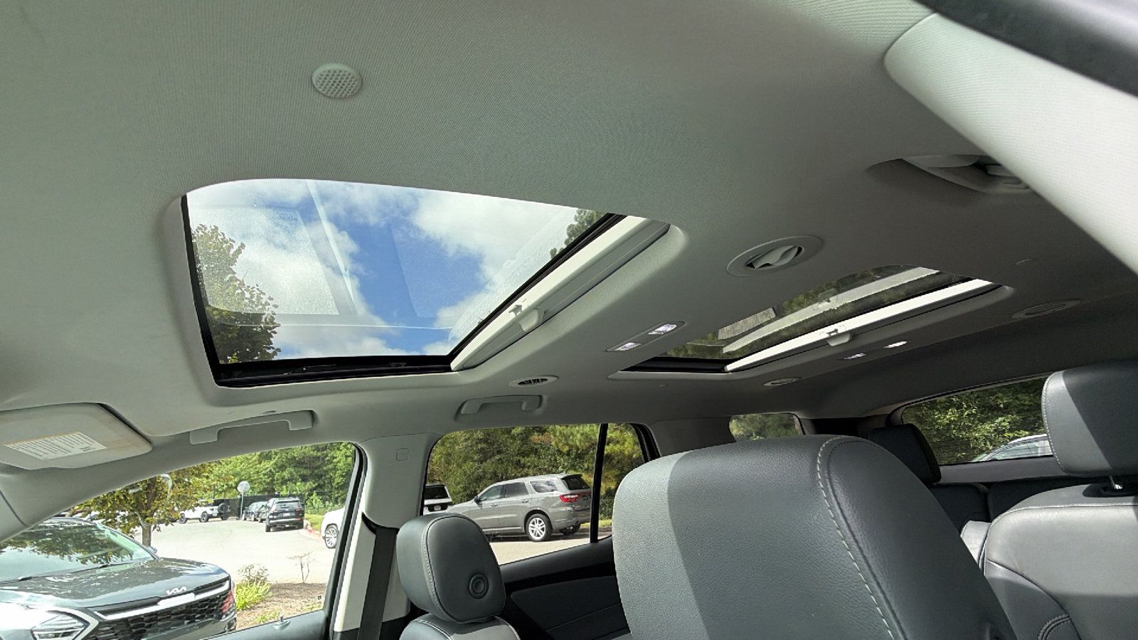Used 2019 Chevrolet Traverse LT w/ LT Premium Package FWD image 14