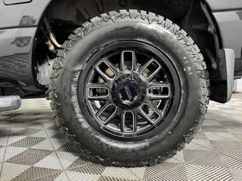 Used 2017 Nissan Titan SV AWD/4WD image 40