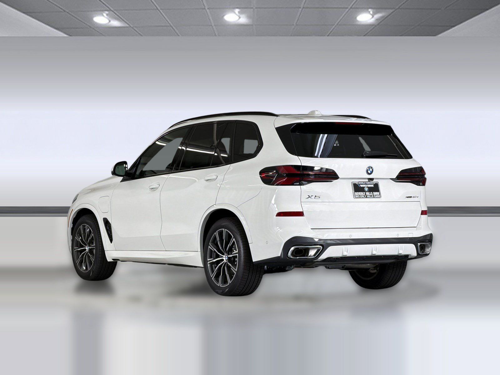 Used 2026 BMW X5 xDrive50e w/ M Sport Package AWD/4WD image 3