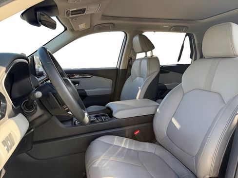 Used 2025 Honda Pilot Touring image 6