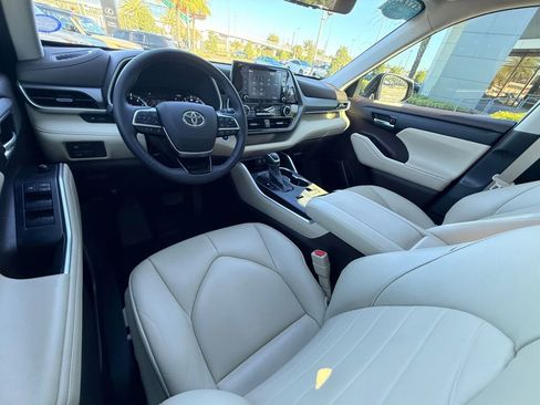 Used 2021 Toyota Highlander XLE image 21