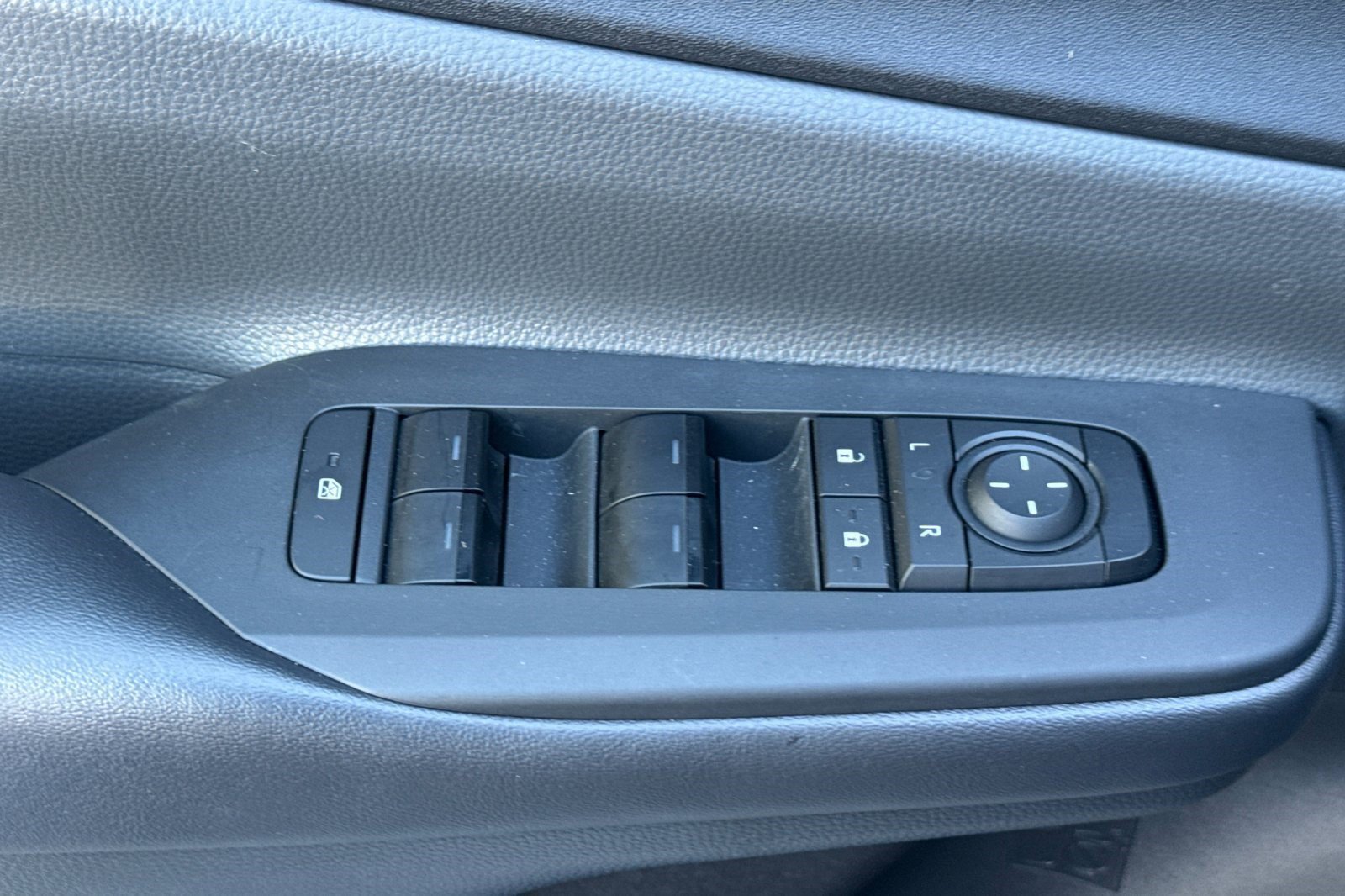 Used 2026 Toyota Prius LE FWD image 14