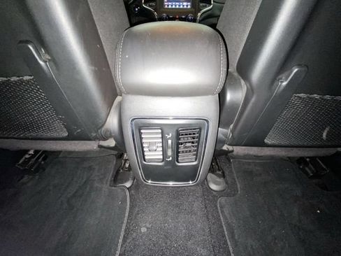 Used 2021 Jeep Grand Cherokee Laredo AWD/4WD image 28