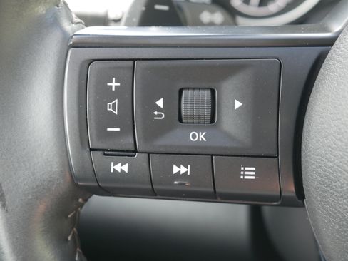 Used 2024 Nissan Pathfinder SV w/ SV Premium Package AWD/4WD image 25