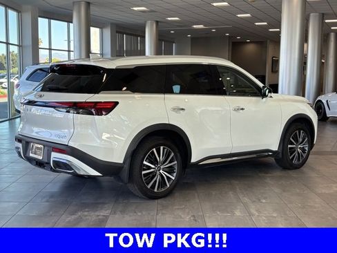 Used 2023 INFINITI QX60 Sensory w/ Vision Package image 3