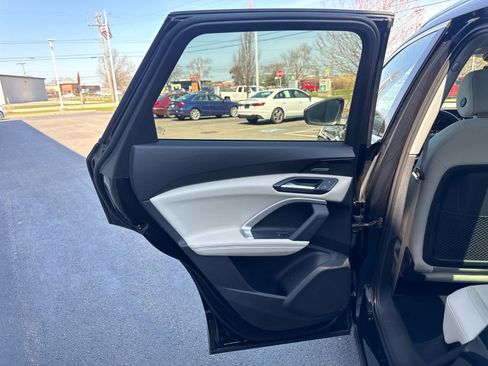 Used 2025 Audi Q5 Premium Plus w/ Premium Plus AWD/4WD image 17