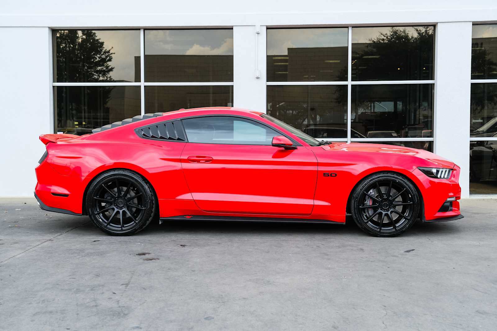 Used 2015 Ford Mustang GT Premium w/ GT Performance Package RWD image 9