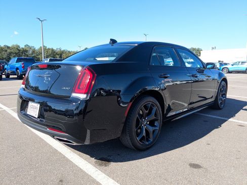 Used 2023 Chrysler 300 Touring L image 4