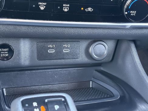 Used 2024 Nissan Rogue S image 30