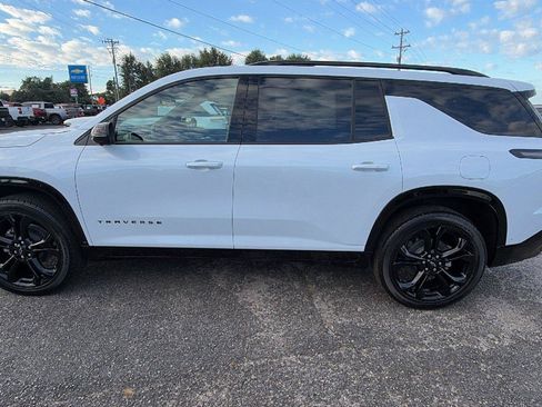 New 2027 Chevrolet Traverse RS w/ LPO, Floor Liner Package FWD image 12