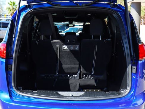 Used 2020 Chrysler Pacifica Touring w/ S Appearance Package FWD image 25