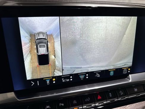 Used 2023 Chevrolet Silverado 1500 LTZ AWD/4WD image 19