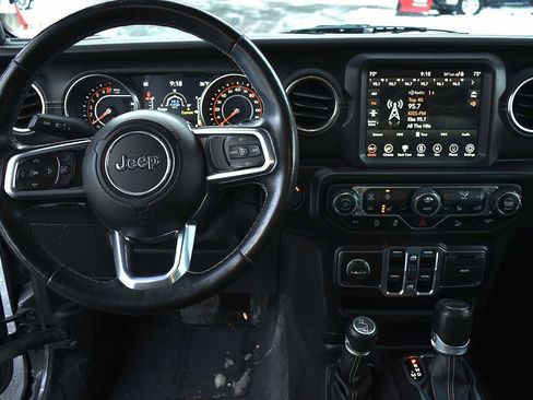 Used 2020 Jeep Wrangler Unlimited Sahara image 14