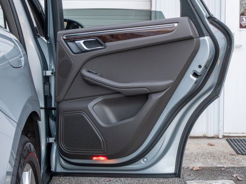 Used 2023 Porsche Macan image 38