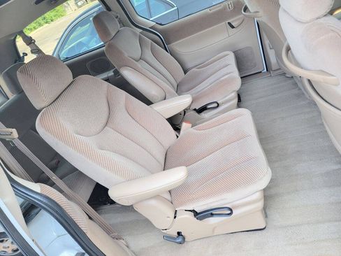 Used 1996 Dodge Grand Caravan LE FWD image 24