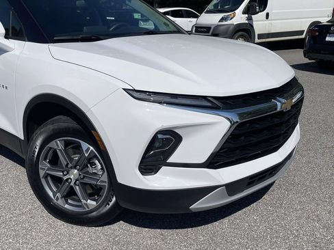 Used 2025 Chevrolet Blazer LT FWD image 9