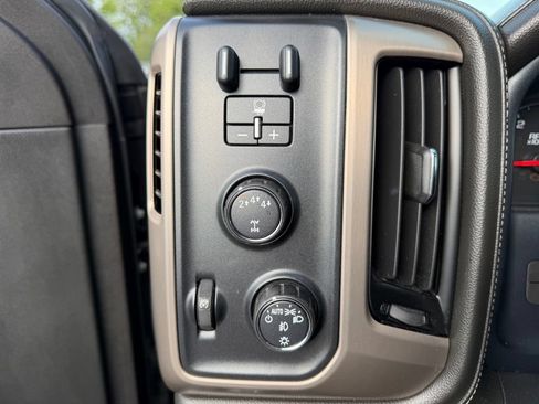 Used 2018 GMC Sierra 2500 Denali w/ Duramax Plus Package AWD/4WD image 20
