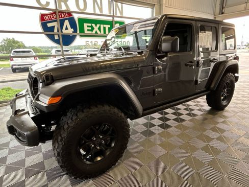 Used 2025 Jeep Wrangler Unlimited Sport AWD/4WD image 3