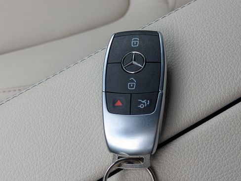 Used 2025 Mercedes-Benz GLA 250 4MATIC image 31
