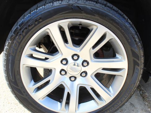 Used 2016 Cadillac Escalade ESV Premium image 40