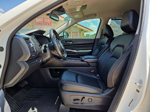 Used 2022 Nissan Pathfinder SL FWD image 10