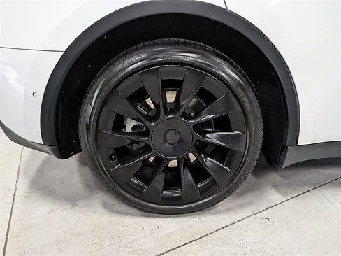 Used 2021 Tesla Model Y Long Range image 13