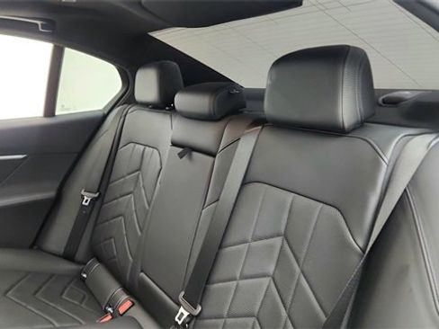 Used 2025 BMW i5 eDrive40i w/ M Sport Package image 30