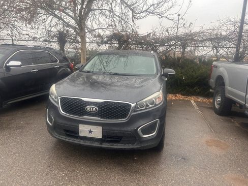 Used 2018 Kia Sorento LX image 1