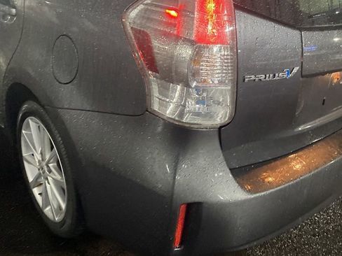 Used 2014 Toyota Prius V Five image 15