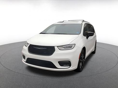 Used 2025 Chrysler Pacifica Limited FWD image 7