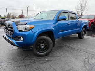 Used 2017 Toyota Tacoma SR5 AWD/4WD video 1