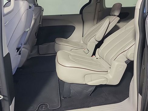 Used 2019 Chrysler Pacifica Limited FWD image 15