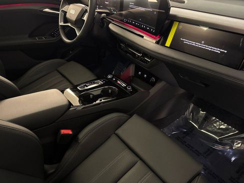 New 2025 Audi Q6 e-tron Prestige image 15