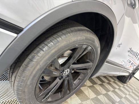 Used 2023 Volkswagen Tiguan SE R-Line FWD image 32